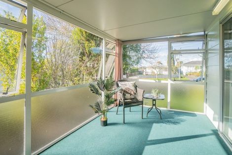 Photo of property in 15 Sunvue Road, Glen Eden, Auckland, 0602
