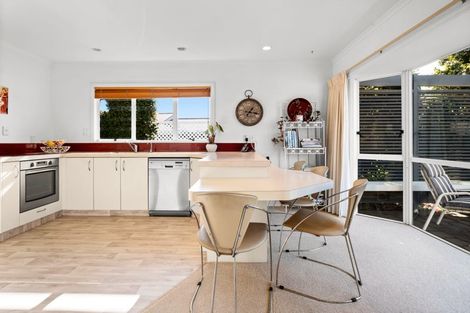 Photo of property in 158 Heta Road, Highlands Park, New Plymouth, 4312