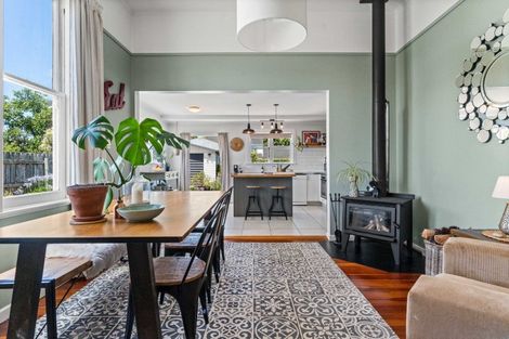 Photo of property in 2 Seddon Street, Carterton, 5713