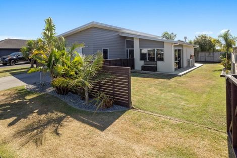 Photo of property in 6 Coutts Street, Papamoa Beach, Papamoa, 3118