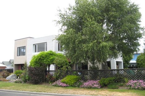 Photo of property in 2 Cobblewood Court, Parklands, Christchurch, 8083