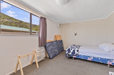 Photo of property in 73 Devon Street, Picton, 7220