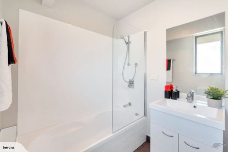 Photo of property in 33 Cityview Place, Massey, Auckland, 0614