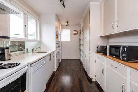 Photo of property in 52 Neil Avenue, Te Atatu Peninsula, Auckland, 0610