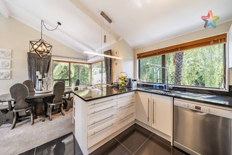 Photo of property in 18 Jacaranda Grove, Maungaraki, Lower Hutt, 5010