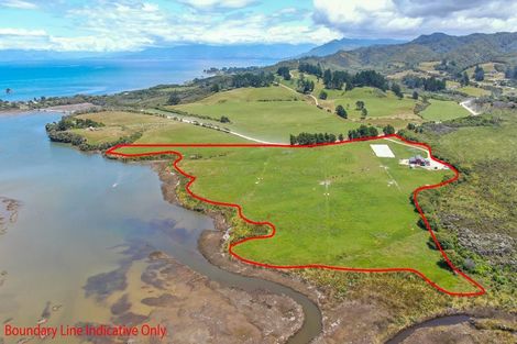 Photo of property in 102 Wharariki Road, Puponga, Collingwood, 7073