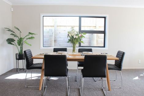 Photo of property in 62 Farnworth Terrace, Glenside, Wellington, 6037