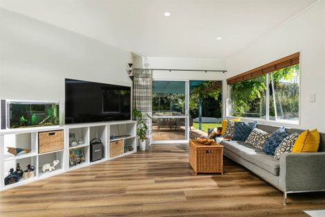 Photo of property in 32 Waipuia Place, Greenhithe, Auckland, 0632