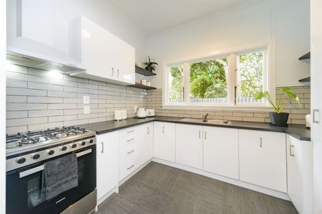 Photo of property in 30 Lyndhurst Street, Takaro, Palmerston North, 4412