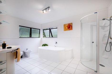 Photo of property in 922 West Coast Road, Waiatarua, Auckland, 0604