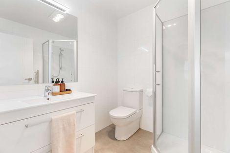 Photo of property in 24 Vinistra Road, Kumeu, 0810