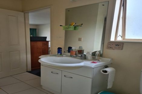 Photo of property in 3 Butia Avenue, Henderson, Auckland, 0612