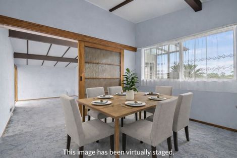 Photo of property in 28 Eyre Street, Henderson, Auckland, 0612