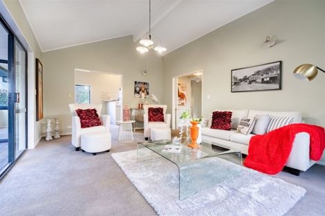 Photo of property in 10 Gillett Place, Botany Downs, Auckland, 2014