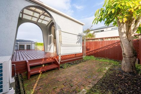 Photo of property in 8 Riverview Road, New Lynn, Auckland, 0600