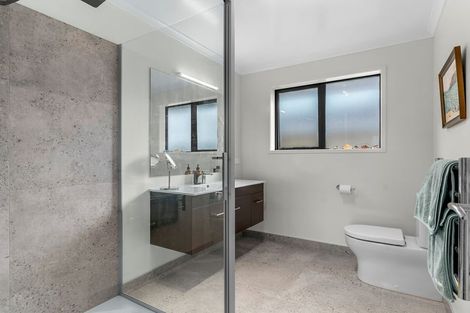 Photo of property in 98 Kaurinui Crescent, One Tree Point, 0118