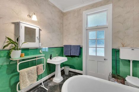 Photo of property in 353 Devon Street West, Lynmouth, New Plymouth, 4310