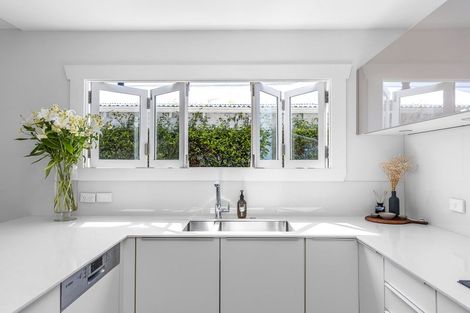 Photo of property in 32 Garnet Road, Westmere, Auckland, 1022