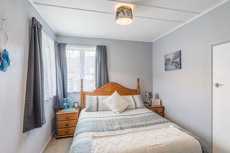 Photo of property in 48 Horoeka Street, Stokes Valley, Lower Hutt, 5019