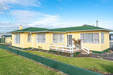 Photo of property in 30 Miro Street, Castlecliff, Whanganui, 4501