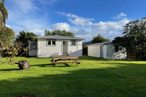 Photo of property in 3 Gloria Avenue, Te Atatu Peninsula, Auckland, 0610