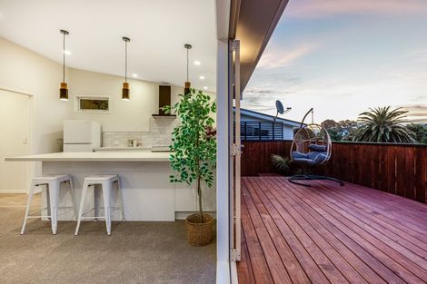 Photo of property in 67 Renown Road, Raumati South, Paraparaumu, 5032