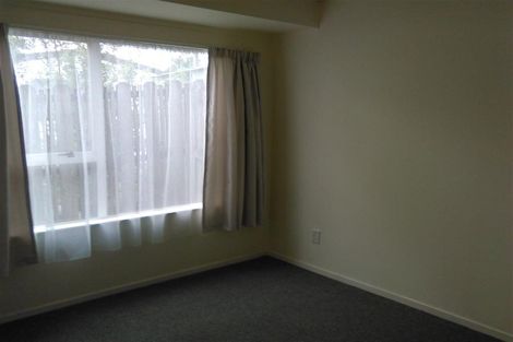 Photo of property in 2/2 Rook Place, Unsworth Heights, Auckland, 0632