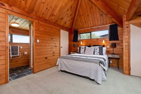 Photo of property in 2/62 Hillcrest Avenue, Hillcrest, Auckland, 0627