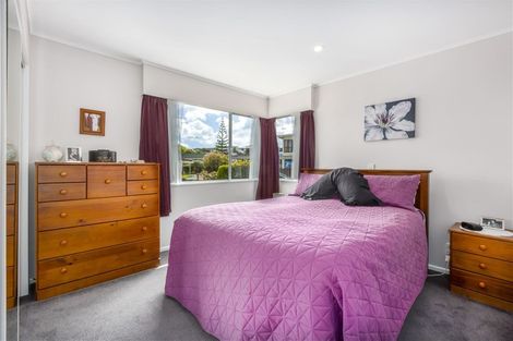 Photo of property in 4 Spey Place, Papakowhai, Porirua, 5024