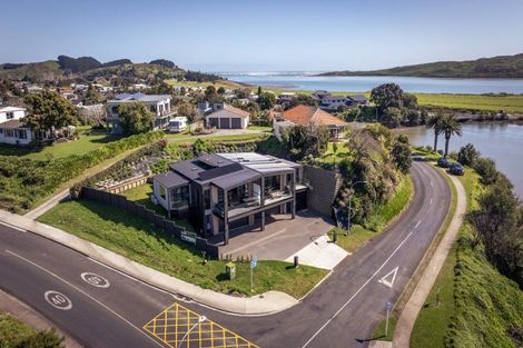 Photo of property in 2a Marine Parade, Raglan, 3225