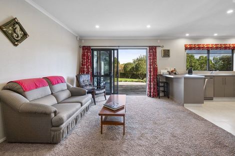 Photo of property in 11 Silkwood Place, Fitzherbert, Palmerston North, 4410