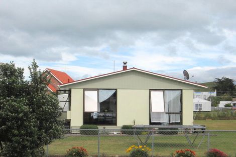Photo of property in 17 Resolution Street, Tolaga Bay, 4077