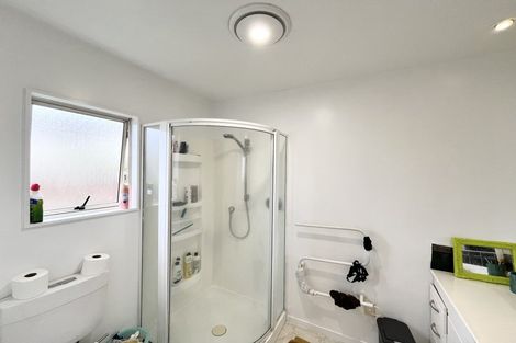 Photo of property in 36 Mandeville Place, Unsworth Heights, Auckland, 0632