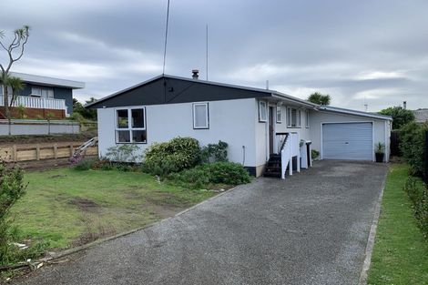 Photo of property in 66 Toi Street, Otaki Beach, Otaki, 5512
