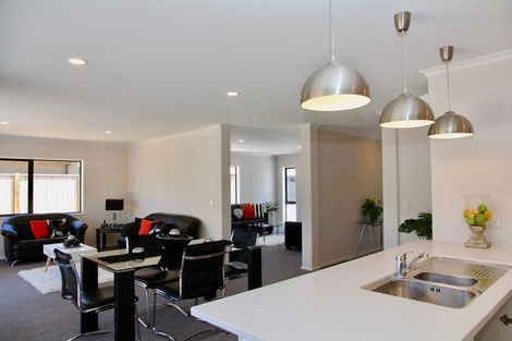 Photo of property in 5 Market Lane, Westown, New Plymouth, 4310