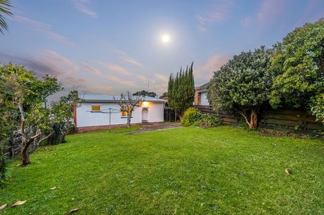 Photo of property in 2/48 Churchill Road, Murrays Bay, Auckland, 0630