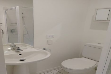 Photo of property in 1 Buncrana Place, Rosehill, Papakura, 2113