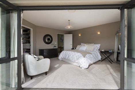 Photo of property in 70 Waicola Drive, Fitzherbert, Palmerston North, 4471