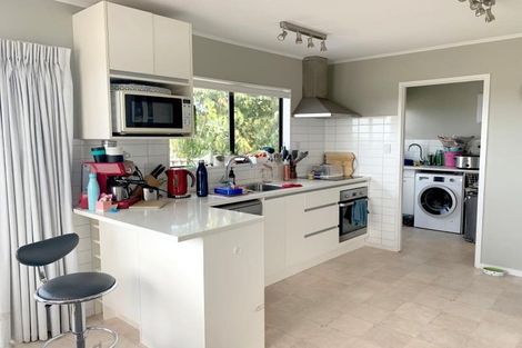 Photo of property in 35 Athena Drive, Totara Vale, Auckland, 0629