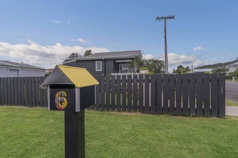 Photo of property in 6 Aputa Avenue, Te Puru, Thames, 3575