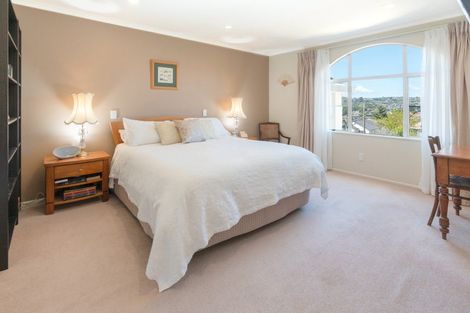 Photo of property in 2 Derry Hill, Churton Park, Wellington, 6037