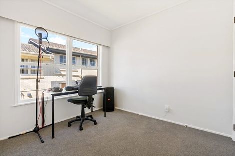 Photo of property in 2/12 Ellice Road, Totara Vale, Auckland, 0629