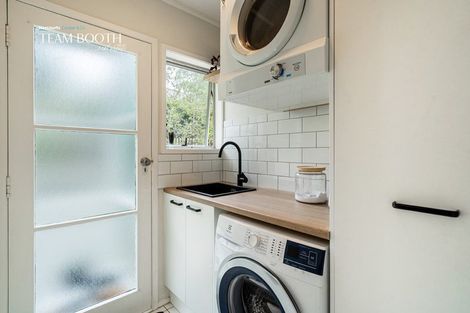 Photo of property in 2/3a Kirrie Avenue, Te Atatu South, Auckland, 0610