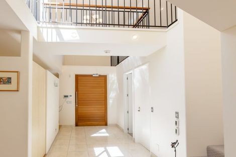 Photo of property in 40 Saint Andrews Square, Strowan, Christchurch, 8052