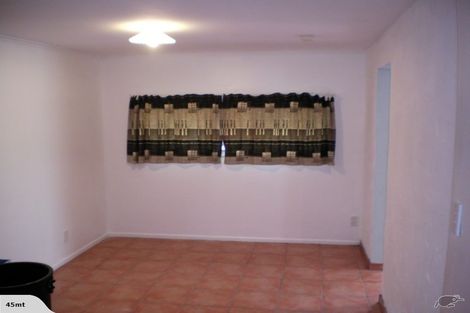 Photo of property in 140 Akaroa Drive, Maupuia, Wellington, 6022