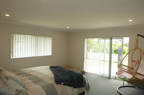 Photo of property in 2 Malbec Place, Huapai, Kumeu, 0810