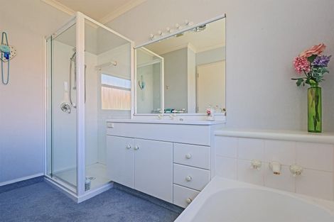 Photo of property in 9 Claridge Place, Taradale, Napier, 4112