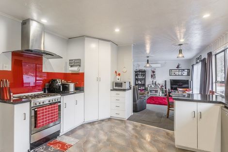 Photo of property in 48 Horoeka Street, Stokes Valley, Lower Hutt, 5019