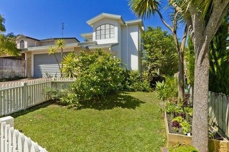 Photo of property in 15 Bush Lane, Northcote Point, Auckland, 0627