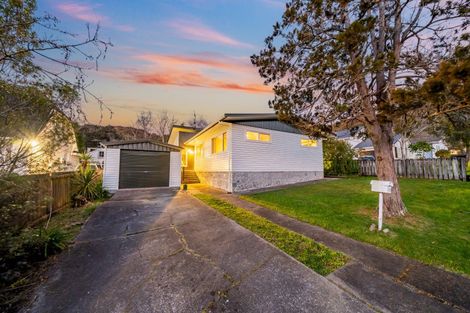 Photo of property in 45 Fendalton Crescent, Pinehaven, Upper Hutt, 5019